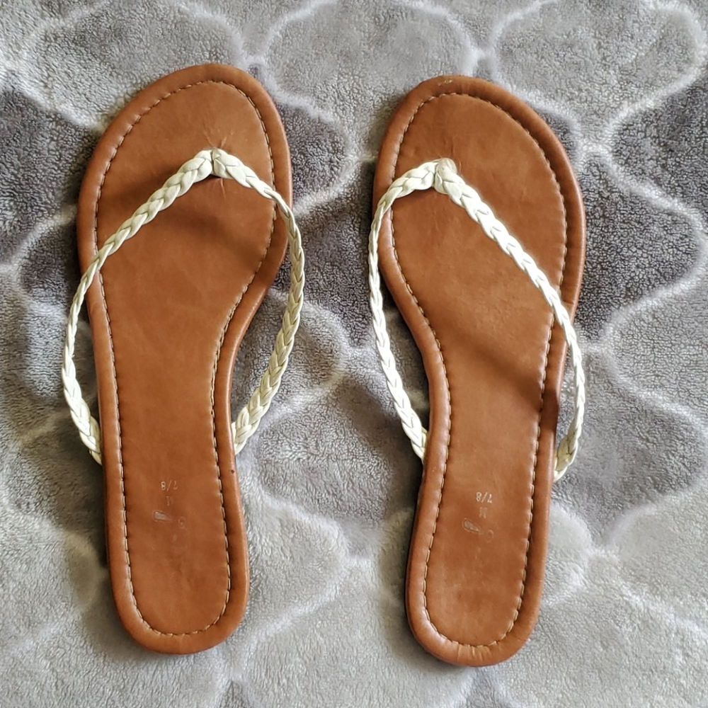 Rue 21 flip flops